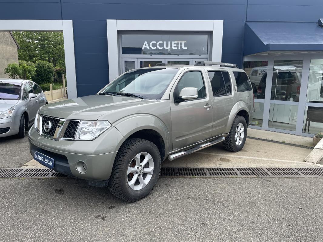 Nissan Pathfinder . 2.5 DCI 174 CV 7 PLACES CONFORT + ATTELAGE